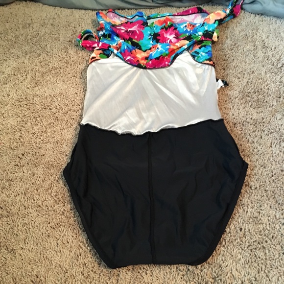 Azul by Maxine of Hollywood
Tropical Print One Piece Faux Swim Skirtini
Size 10 - Picture 13 of 16